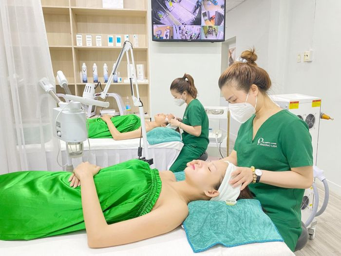 Bảng hiệu Phương Lisa Spa tại Bình Dương