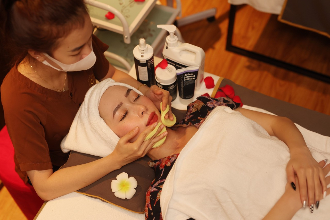 Chăm sóc da mặt kết hợp trong liệu trình gội đầu dưỡng sinh