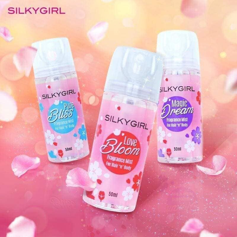 Cô gái xịt thơm SilkyGirl lên cơ thể