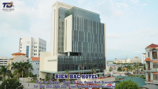 Hình ảnh một Khách sạn ở Móng Cái với bể bơi và không gian thư giãn, thường đi kèm dịch vụ spa