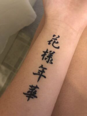 Hình xăm chữ tiếng Trung 'Ái' (爱) ý nghĩa tình yêu trên cổ tay