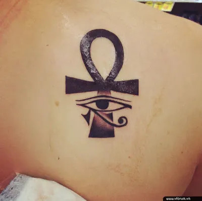 Hình xăm con mắt Horus tối giản nhưng ấn tượng