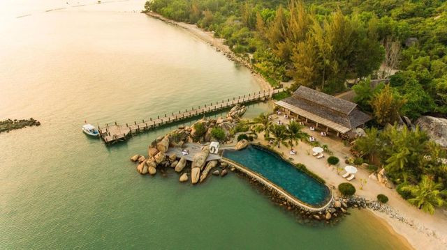 Hồ bơi riêng tại resort nghỉ dưỡng cao cấp ở Cam Ranh