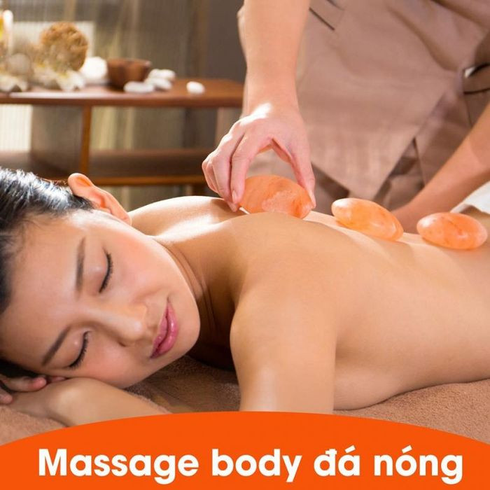 Không gian tiếp đón tại Salt Spa với biểu tượng hoa muối