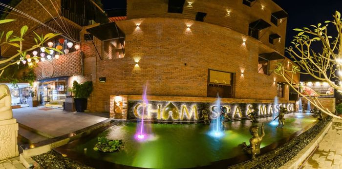 Khu vực sục Jacuzzi thư giãn tại Cham Spa &amp; Massage Đà Nẵng