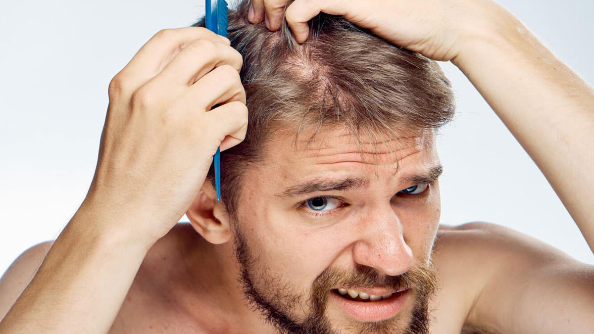 Kiểm tra chất tóc kỹ lưỡng trước khi chọn kiểu tóc nam ngắn mặt tròn