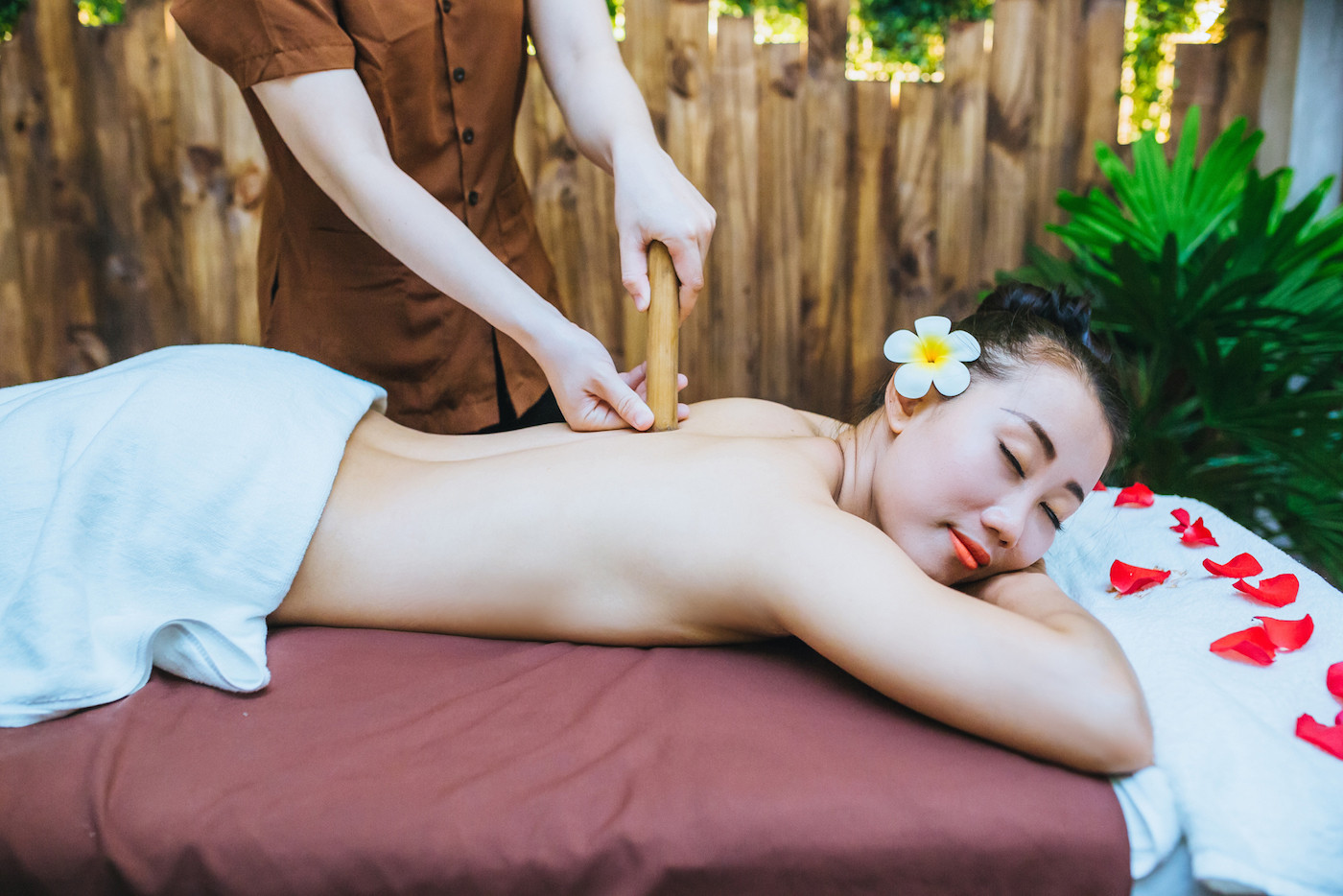 Massage chuyên sâu hỗ trợ giảm đau và phục hồi cơ thể