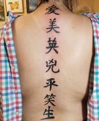 Mẫu tattoo một câu chữ Hán ý nghĩa, được thiết kế độc đáo và ấn tượng, thu hút mọi ánh nhìn