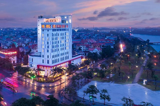 Nội thất hiện đại bên trong Khách sạn Cross Vibe Viet Tri, thể hiện không gian nghỉ ngơi thoải mái