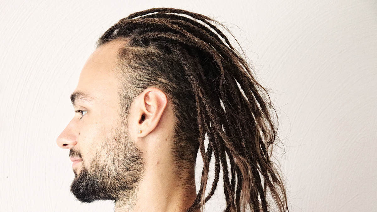 Undercut nam kết hợp dreadlock mang vẻ ngoài bụi bặm