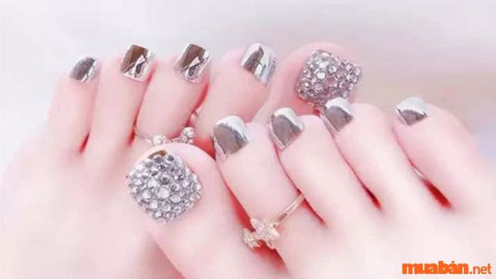 Móng chân metallic tráng gương