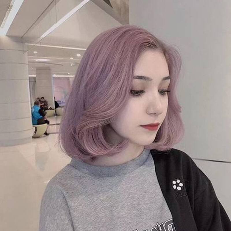 Tóc ngắn nhuộm màu tím khói lôi cuốn