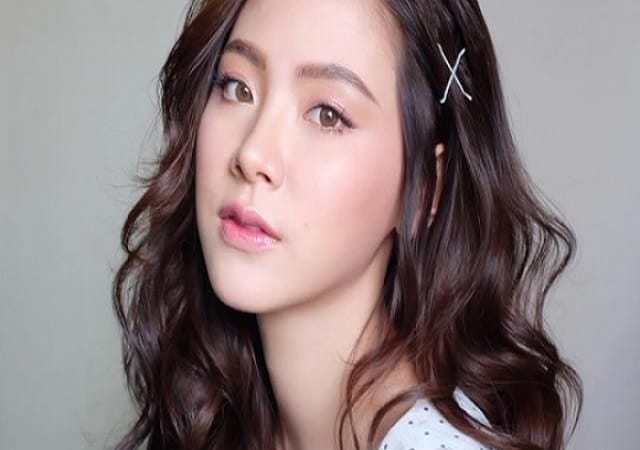 Kiểu tóc xoăn rối nhẹ nhàng