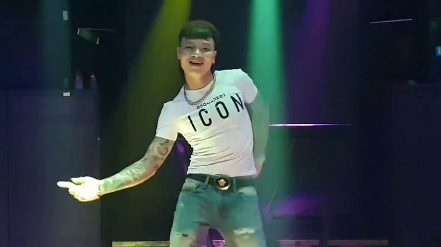 Thực tế đây là một biến thể táo bạo của kiểu tóc Mullet