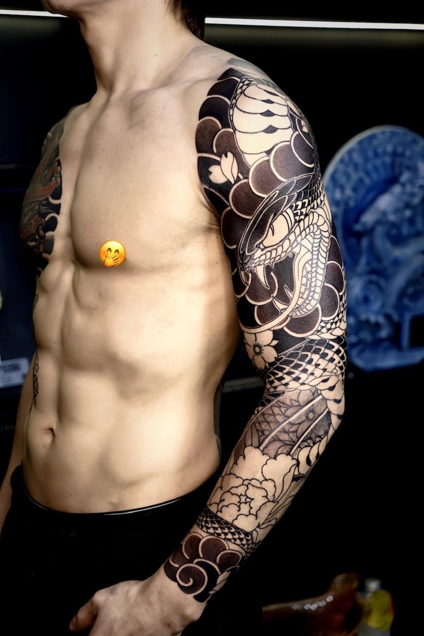 Hình xăm rắn full tay đầy quyền lực và bí ẩn