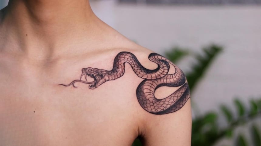 Hình xăm rắn vắt vai uy quyền và bản lĩnh