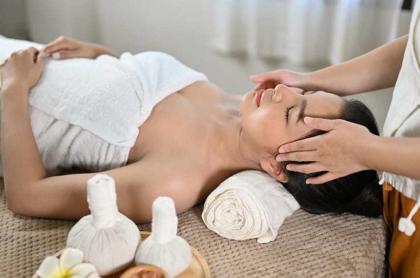 Đội ngũ kỹ thuật viên tận tâm, giàu kinh nghiệm trong trị liệu sức khỏe.