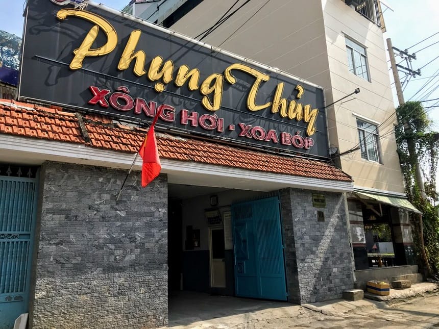 Đội ngũ kỹ thuật viên tay nghề cao, tận tâm phục vụ