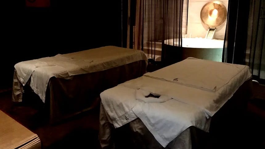 Không gian yên tĩnh và ánh sáng dịu nhẹ giúp buổi massage đạt hiệu quả
