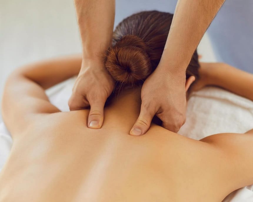 Liệu pháp massage body giúp lưu thông khí huyết và giải tỏa căng thẳng cơ bắp hiệu quả