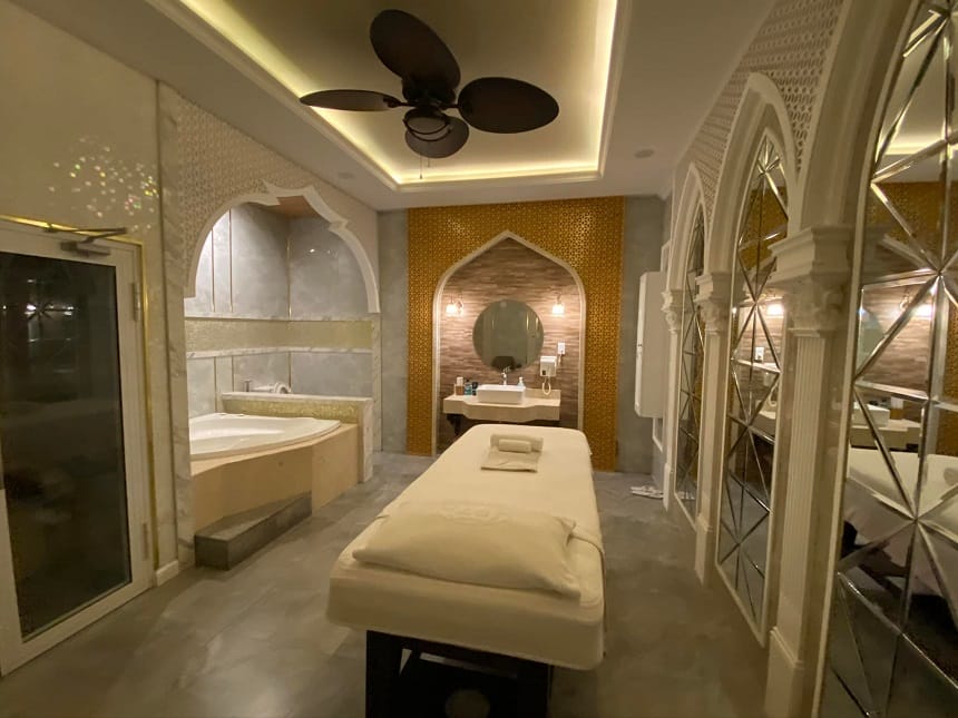 Liệu pháp massage đá nóng giúp giải tỏa căng thẳng hiệu quả