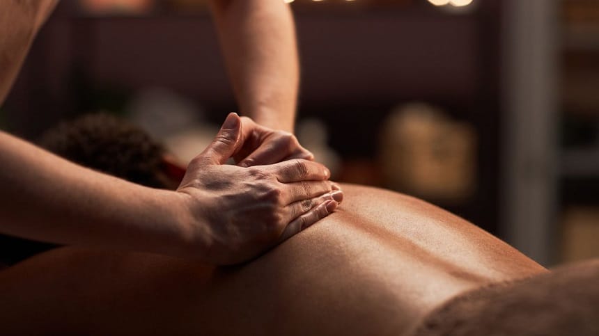 Lớp gel Nuru ấm nóng, trơn mượt đánh thức mọi giác quan từ lần chạm đầu tiên
