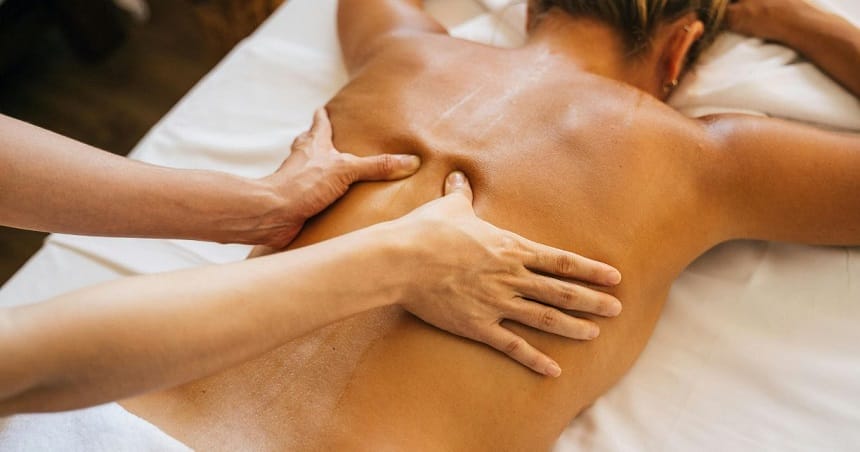 Massage Thụy Điển tập trung vào các lớp cơ nông với lực tác động nhẹ nhàng, êm ái