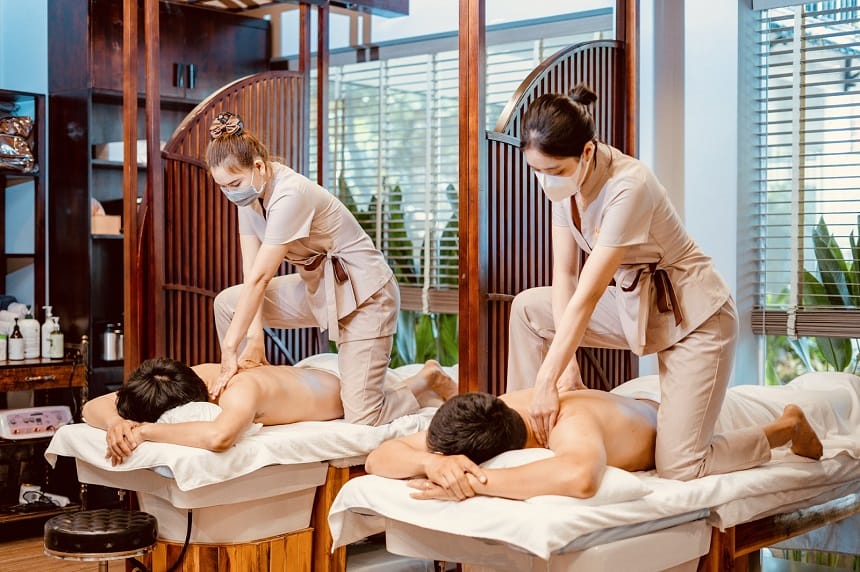 Tay nghề nhân viên là yếu tố bạn cần quan tâm khi lựa chọn cơ sở mát xa khỏe
