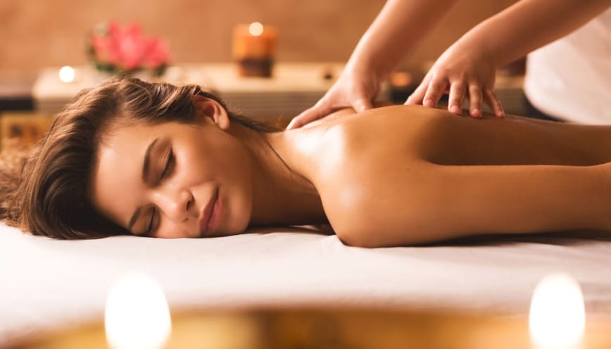 Khách hàng trải nghiệm dịch vụ ở Mido Spa